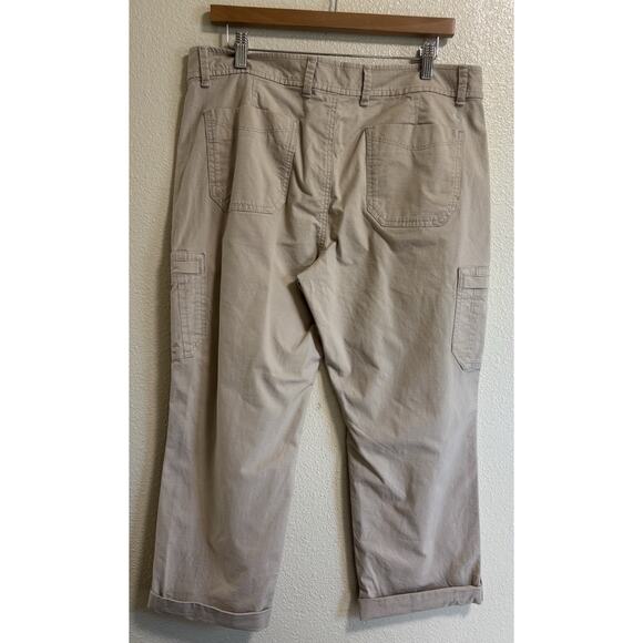 Eddie Bauer Women’s Size 14 Pants Slightly curvy crop Tan Khaki Outdoor Hiking - Picture 2 of 12